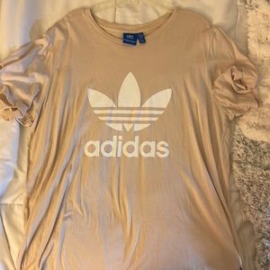 Adidas beige tshirt